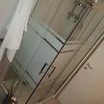Avec Moi 4*