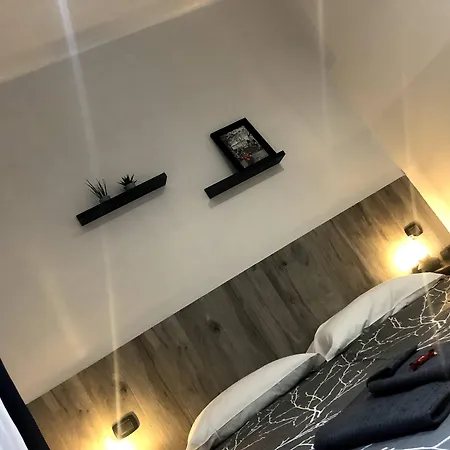 Avec Moi 4*